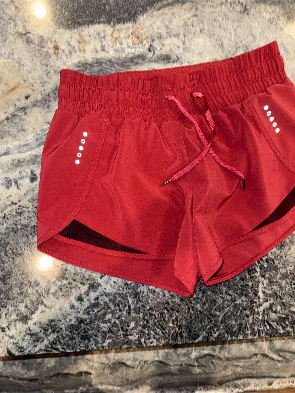 Amazon Essentials Women's Regular-Fit Athletic Ruched Waistband Woven Shorts